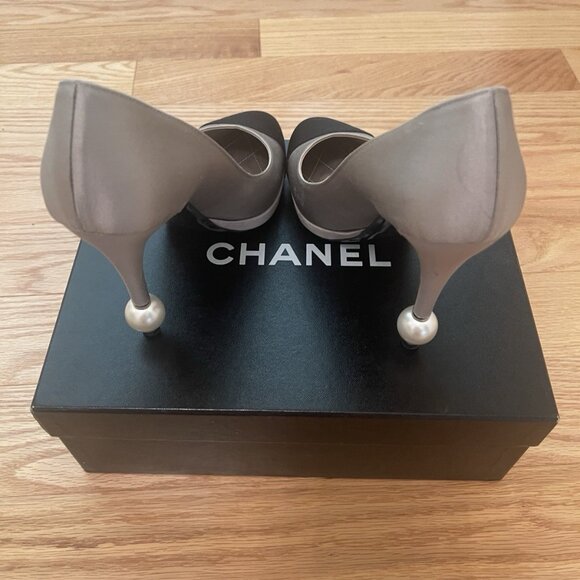 CHANEL Black Leather Satin Pumps Heels - Picture 12 of 15